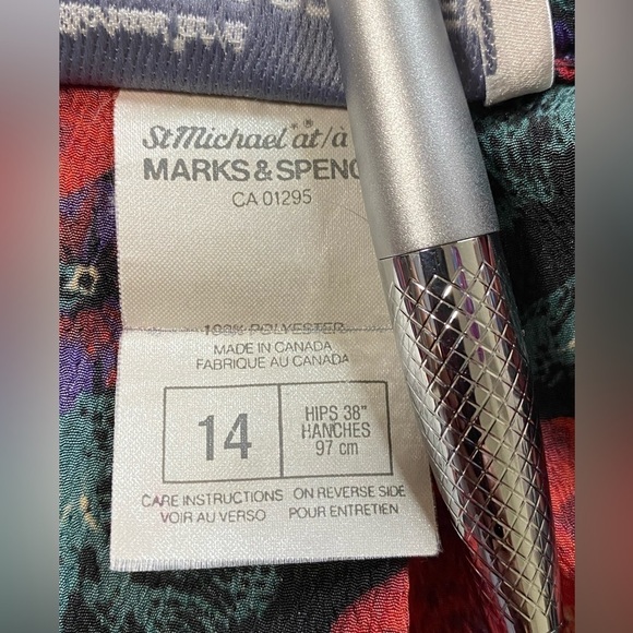 St. Michael at Marks & Spencer Vintage Floral Blazer and Skirt Set - Picture 15 of 16